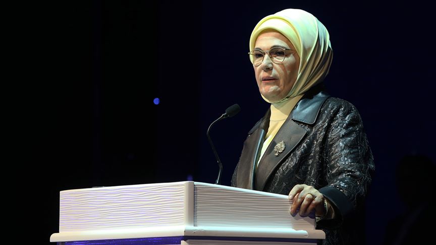 Emine Erdoğan Macaristan Parlamento Binası ile Türk-Macar Kültür Yılı&#039;na özel sergiyi gezdi